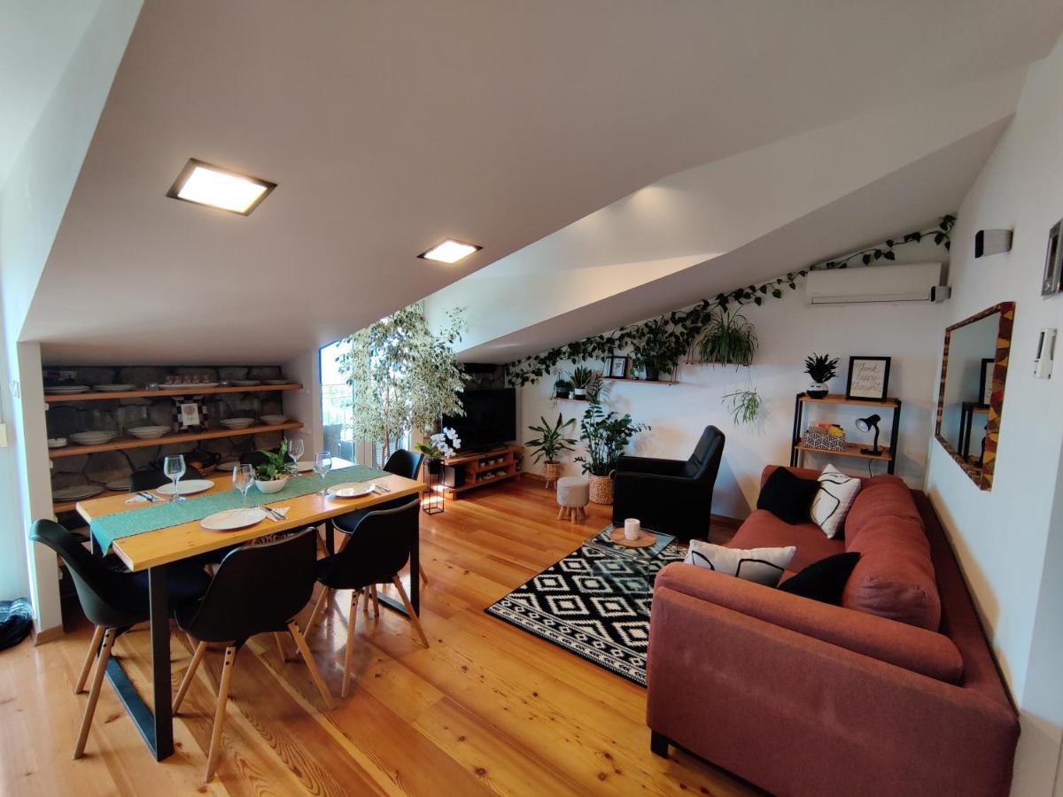 Apartment Smile Split